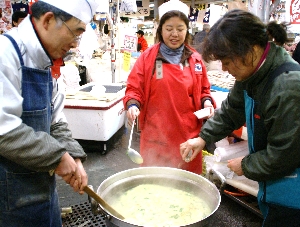 20111218 - �J�{�`���X�[�v�̂��U�镑�� -_2