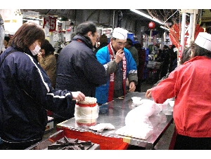 20111218 - �J�{�`���X�[�v�̂��U�镑�� -_5